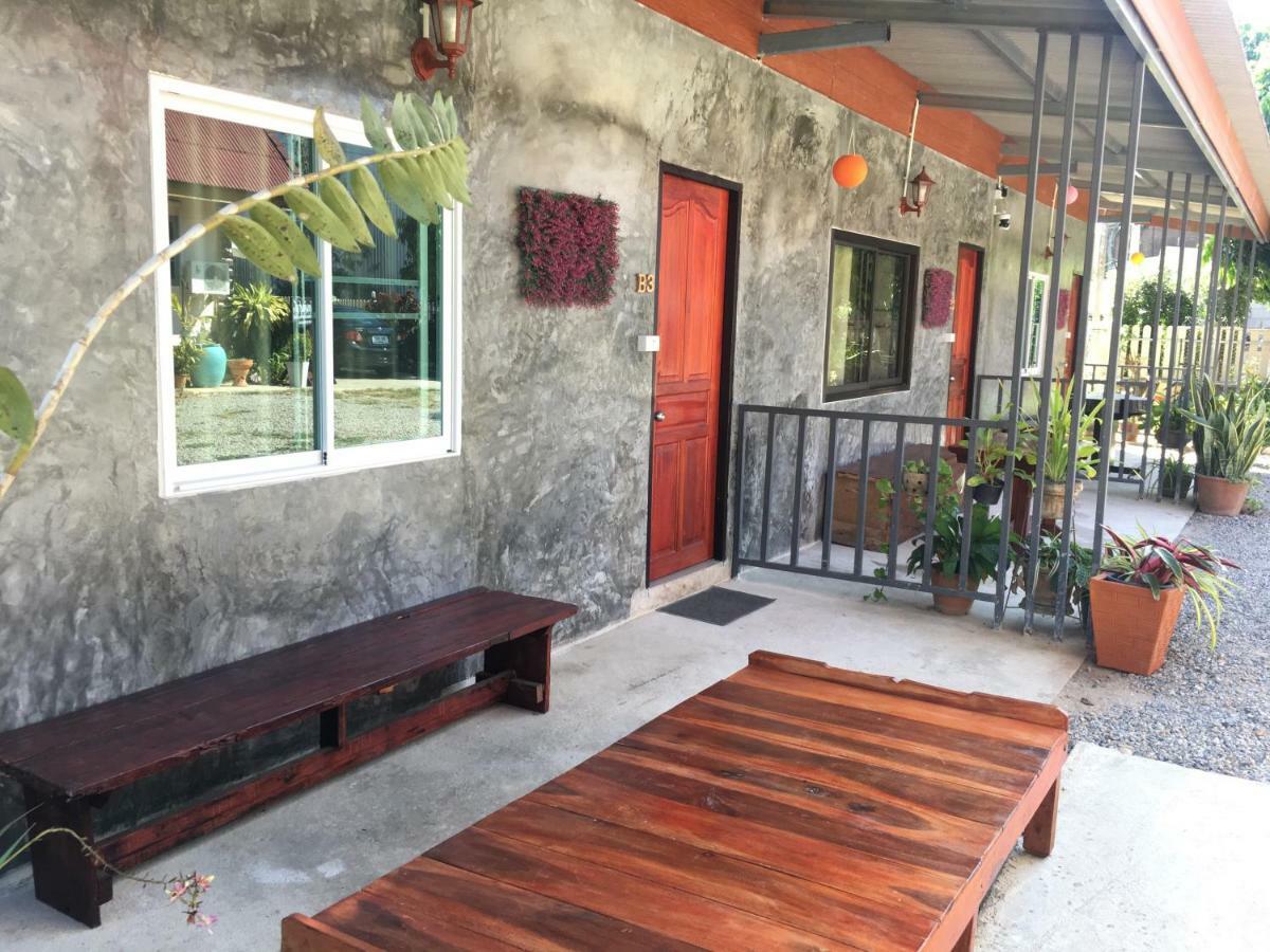 Muangchaem House Hotell Mae Chaem Eksteriør bilde